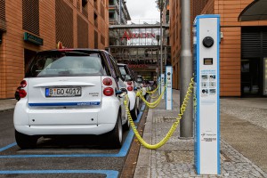 1024px-Berlin_-_Potsdamer_Platz_-_E-Mobility-Charging